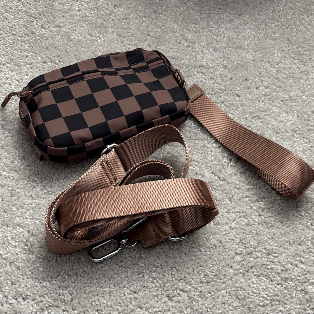 Checkered Bum bag/wristlet/crossbody 🤎